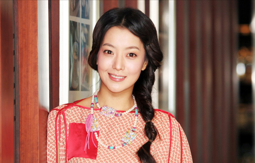 嫁入豪门后要生三胞胎，“韩国第一美女”金喜