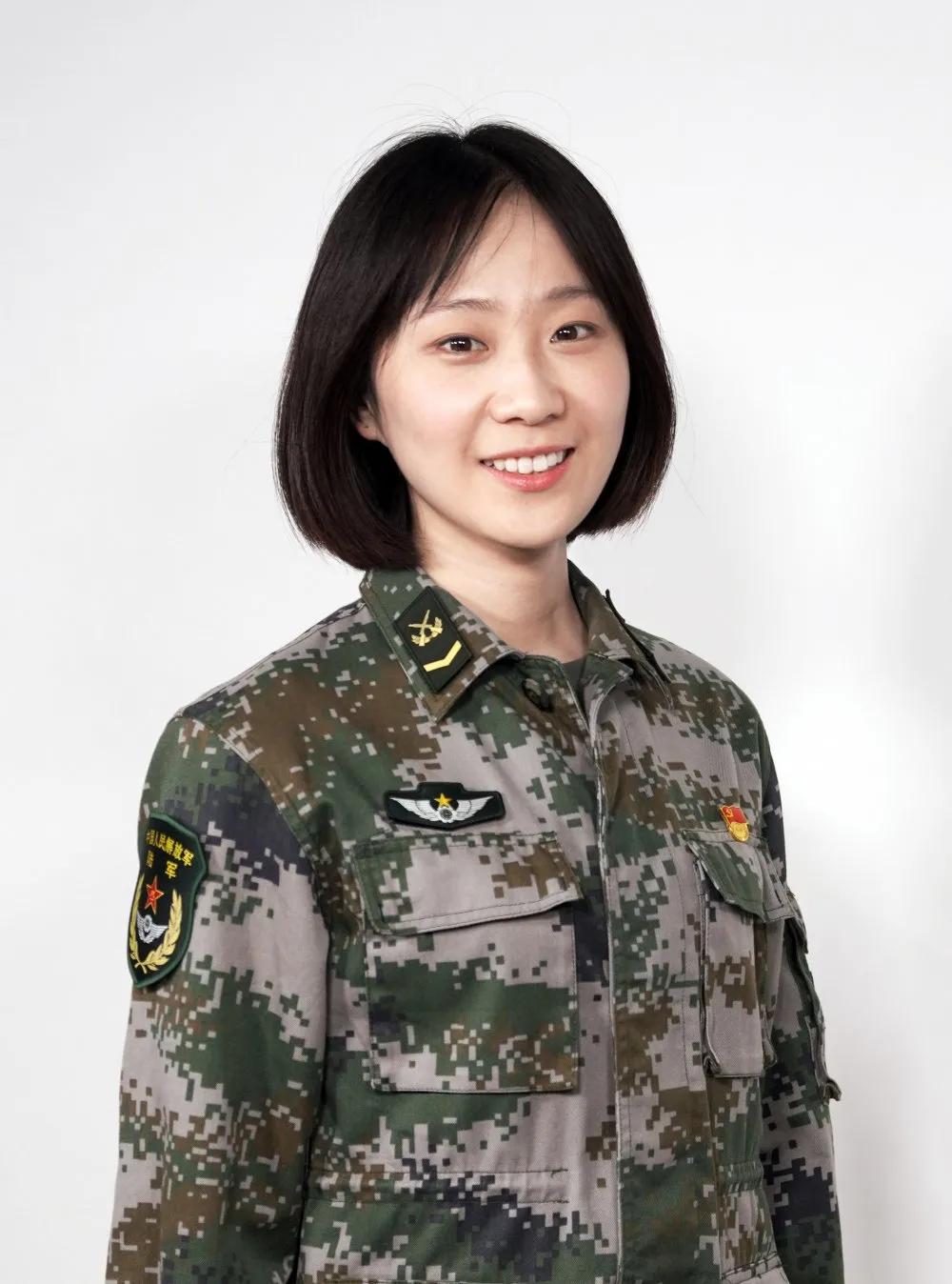 女兵入伍前后变化太大！网友：不一样的美，限