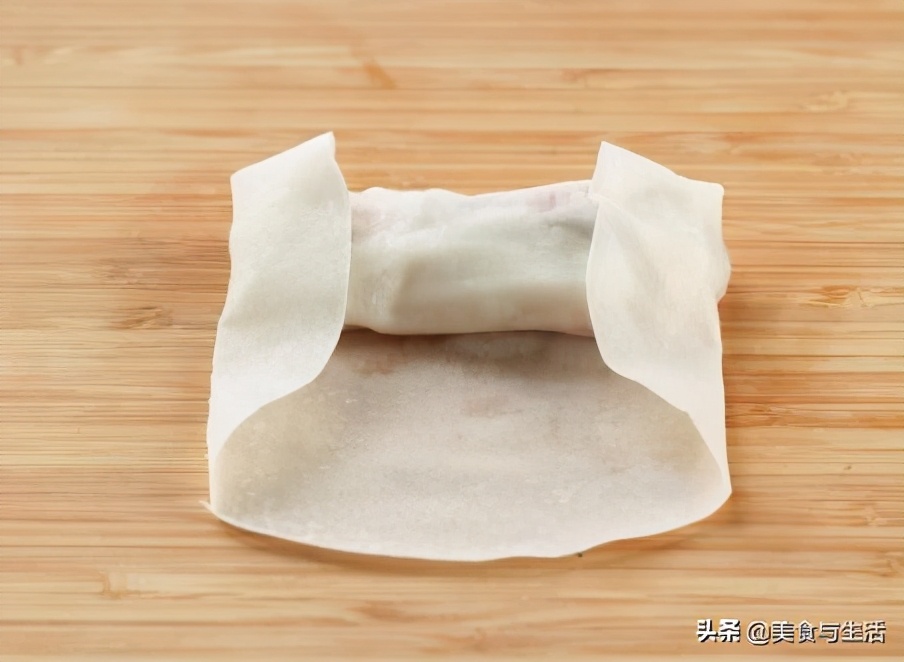 教你在家做春捲，從攤餅皮到成品，步驟簡單詳細，宴客上桌真不錯