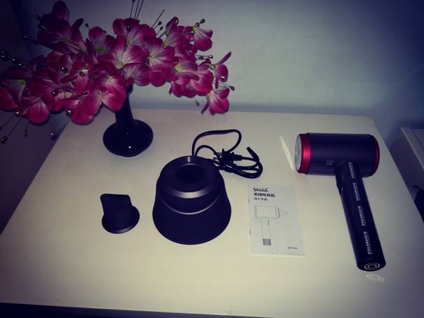 百变造型，无限精彩-诗恩无线吹风机评测