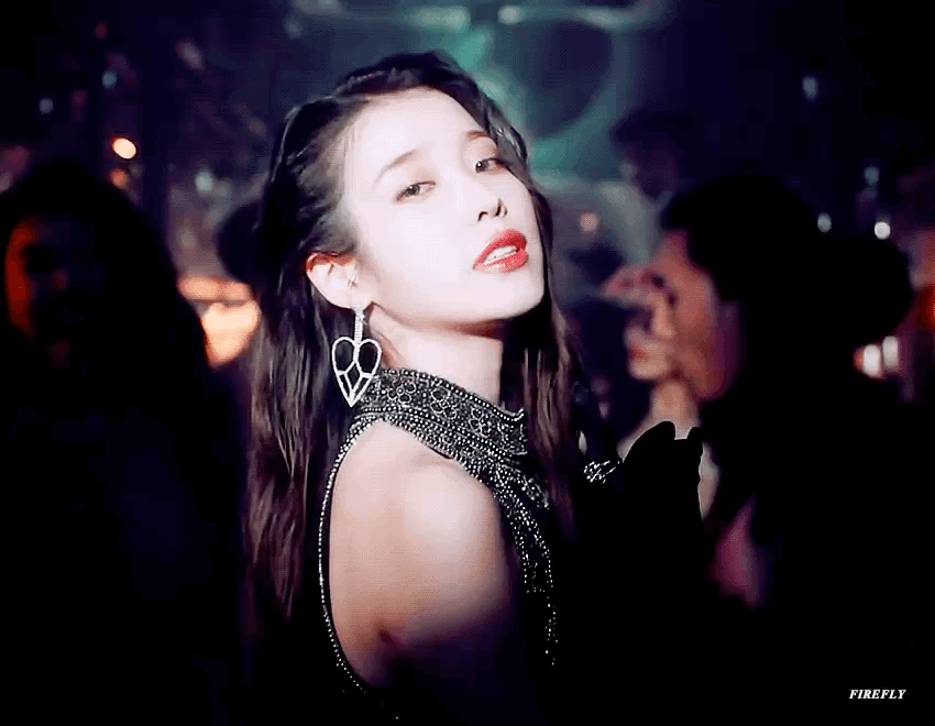 iu新照曝光牙龈变紫嘴包不住牙唇部丰满到越来越像金泫雅