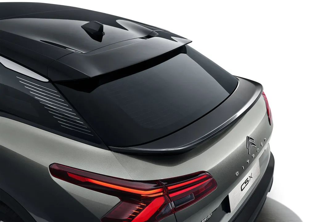 集多种车型优势于一身，雪铁龙凡尔赛C5 X总有你喜欢的点