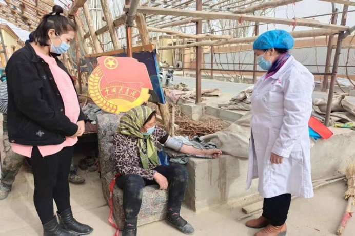 新疆若羌县：健康志愿暖人心 医疗卫生伴我行