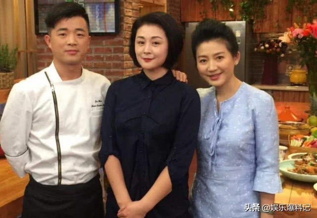 52岁王小丫近照，身体发福美貌不再，和曾经“央视一姐”判若两人