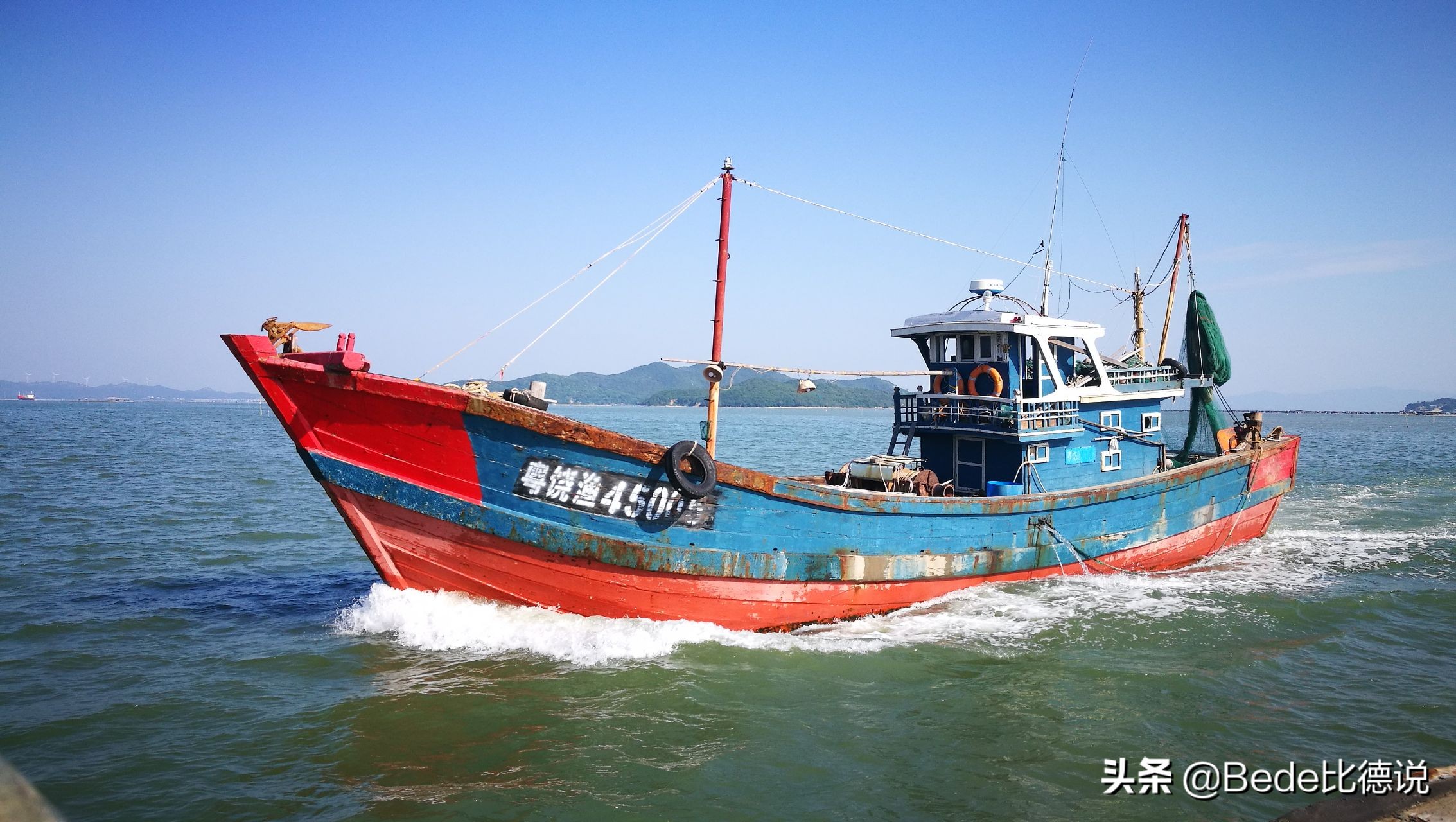 鲁荣渔2682号渔船惨案：33人出海仅11人归来，现实版“大逃杀”？