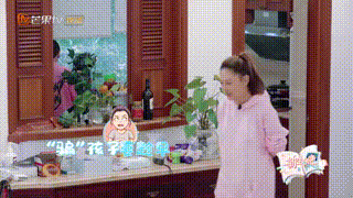 全家套路Jasper洗碗，应采儿感慨：父母越懒，小孩越勤快