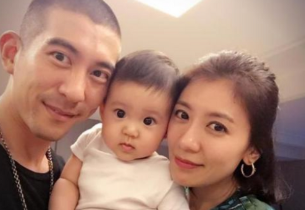 賈靜雯曝女兒患先天眼疾，5歲戴600度眼鏡，險錯過黃金治療期