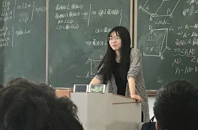 “佛系老师”悄然兴起,不打不骂对职称没兴趣,家长表示很担忧