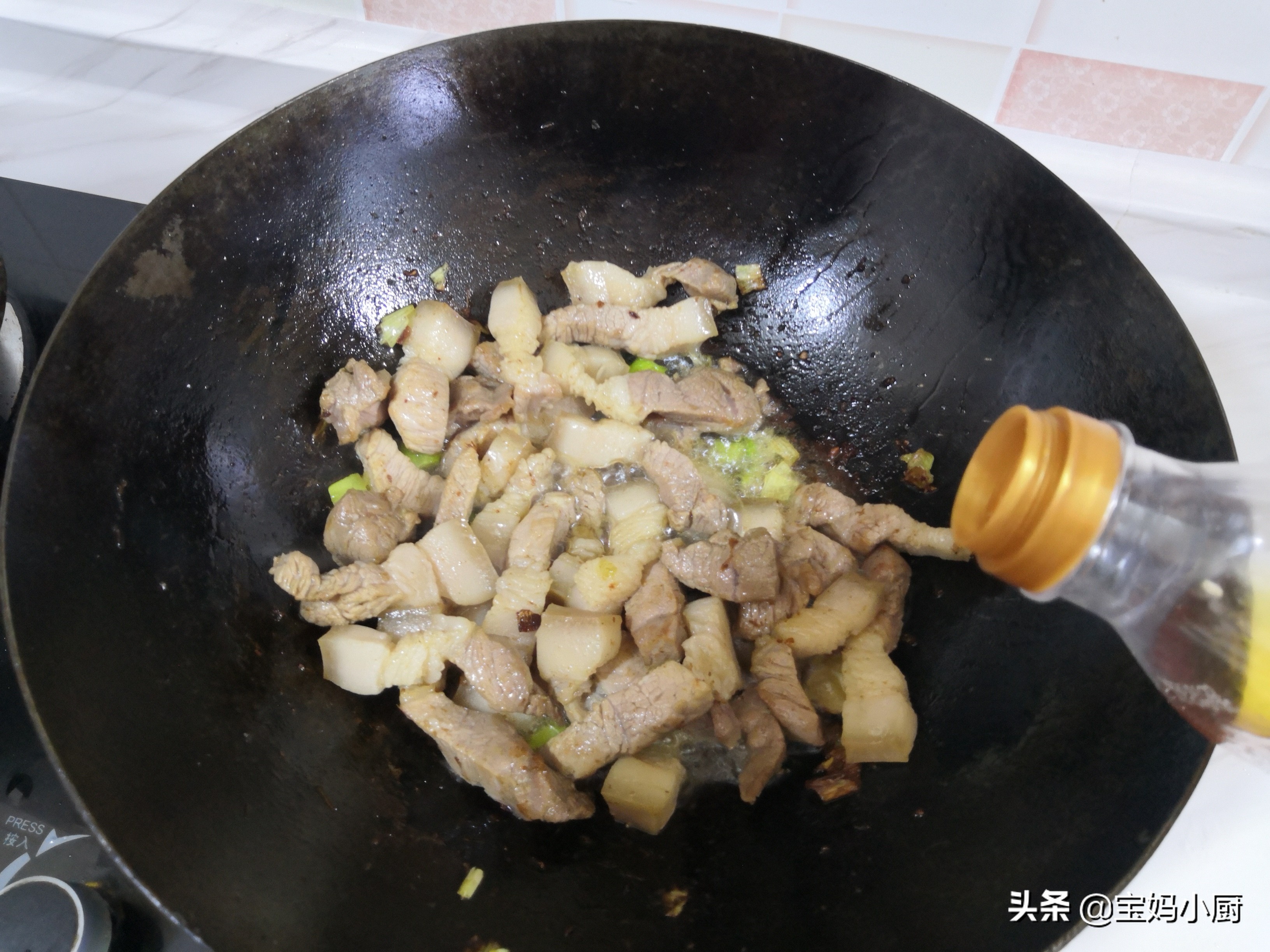 豬肉用上這做法，營養多不油膩，一鍋菜吃全家，吃了這頓想下頓