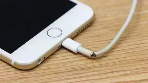 手机屏幕碎了，别急着花钱换屏，尝试简单一招，15分钟修复