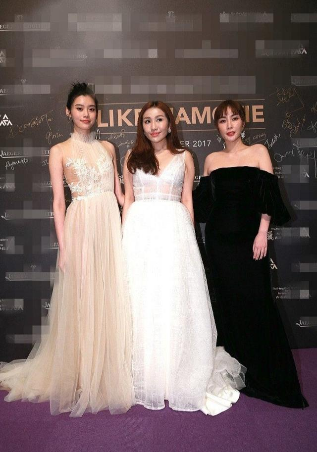 奚梦瑶和赌王四房女儿同框，同穿礼服，超模和名媛的差距那么大？