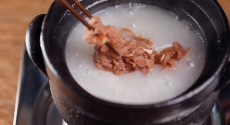 做皮蛋瘦肉粥，3样一起煮就错了，广州阿姨教4招，香浓黏稠，好喝