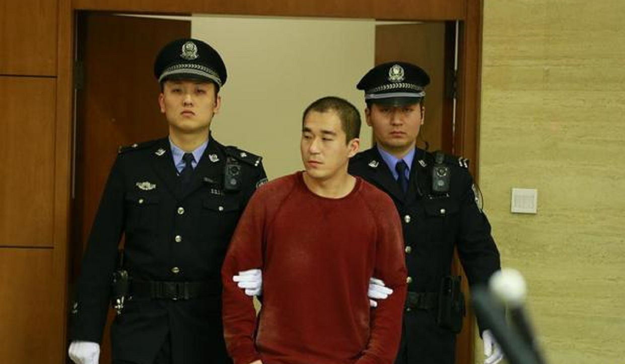 张国立陈凯歌都没把儿子捧红，而他的儿子曾默默无闻，如今爆红