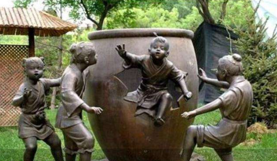 司马光砸缸故事里你知道那个被救的小孩叫什么