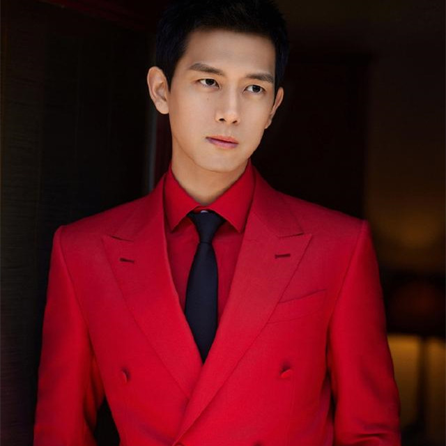 之前像胡一統，現在像李現，嗯哼的變化讓我們得出一個可怕的結論