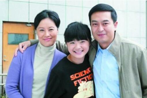 张嘉译6个“女儿”，3个是学霸2个前途无量，唯