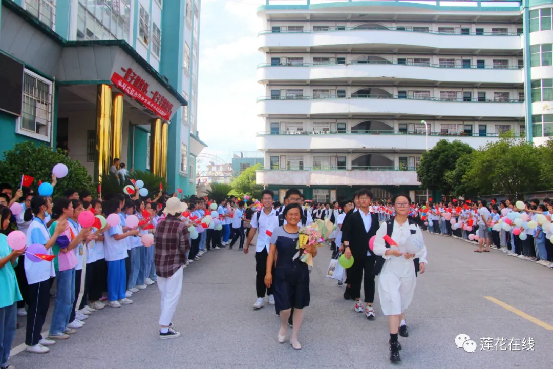 莲花县城厢中学举行九年级毕业生离校欢送仪式(图9)