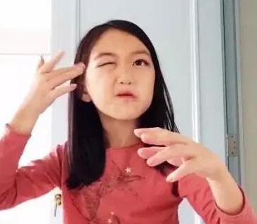 14岁李嫣秀长腿自信拍怼脸写真，一手包办妆发，造型令人惊艳