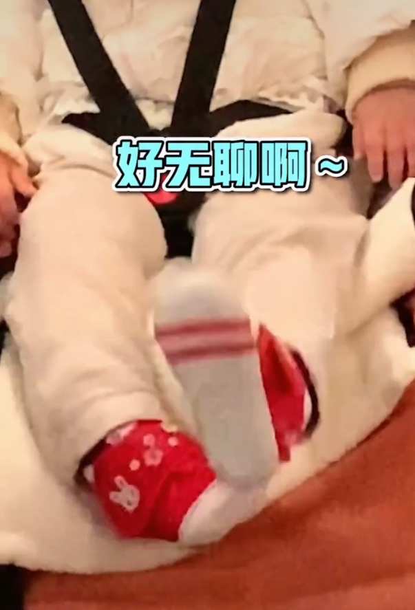 陳赫帶女兒逛街，4歲安安現瘋狂購物慾，老父親要啥買啥超寵溺