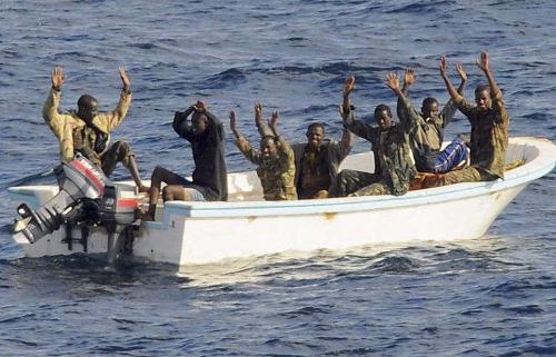 中國貨船遭遇索馬里海盜，四枚火箭彈打向貨船，最後結果如何？