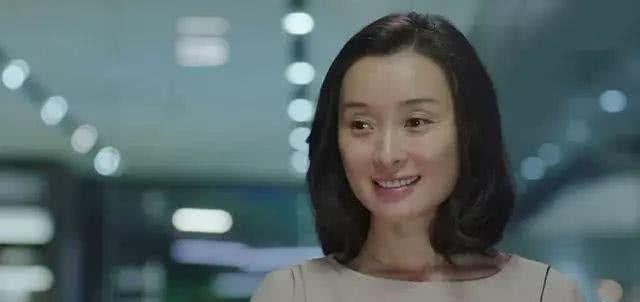 她当红时与陈建斌分开，后来独自养家，如今日子过得安逸且幸福