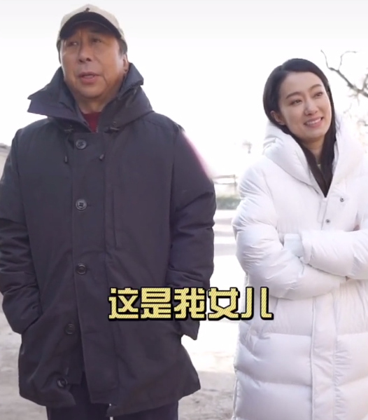 冯巩女儿被张小斐吐槽唱歌难听，亲爹霸气护女