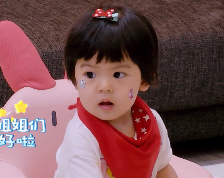 星二代就服贾静雯女儿的颜值，小时候像男孩子，长大后越来越精致