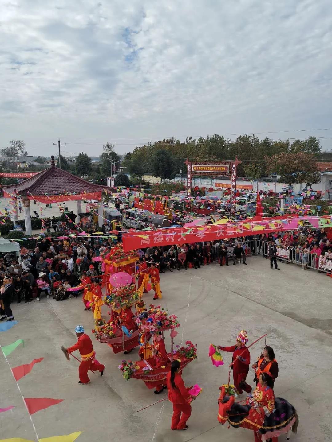 据悉,近年来,高楼村在乡村建设方面开展了积极的探索,举办了乡村运动