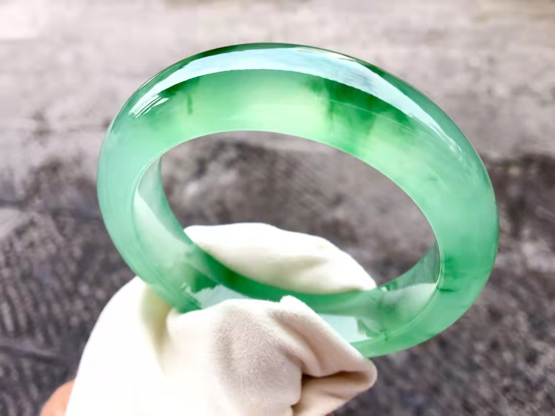 How to choose an ice jade bracelet?4 tips to help you choose ice jade