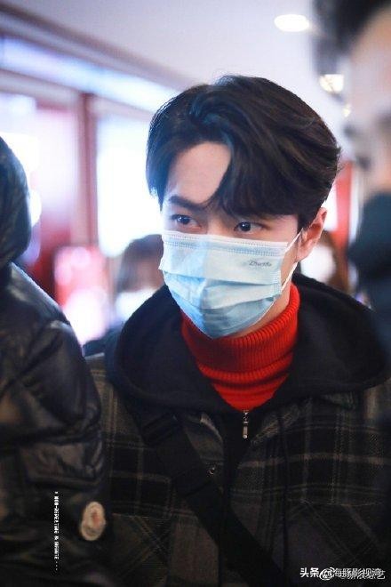 Wang Yibo shows a body CCTV spring late couplet discharges the spot! 