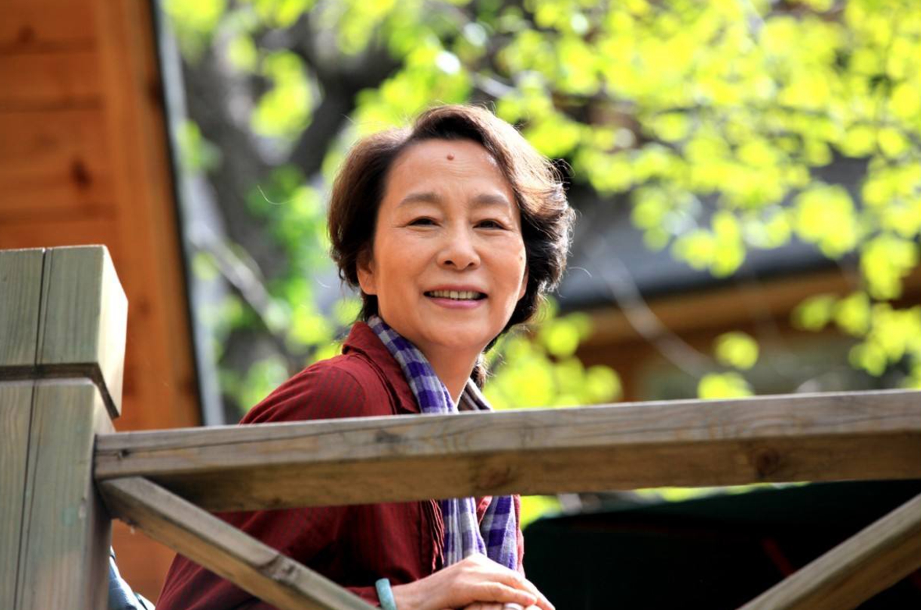 她是国家一级演员，39岁高龄产子后遭抛弃，现今