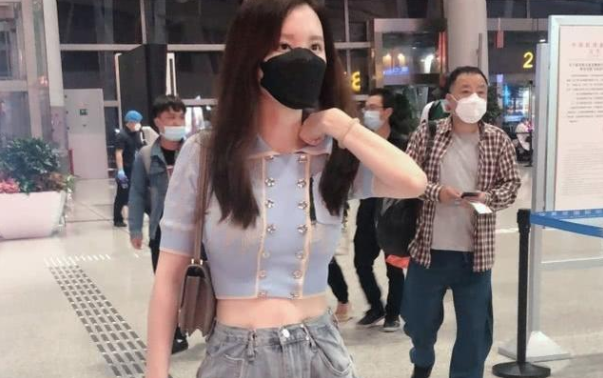 《乘风破浪》张萌回应耐人寻味，女团有多惨？走路姿势就能看出来