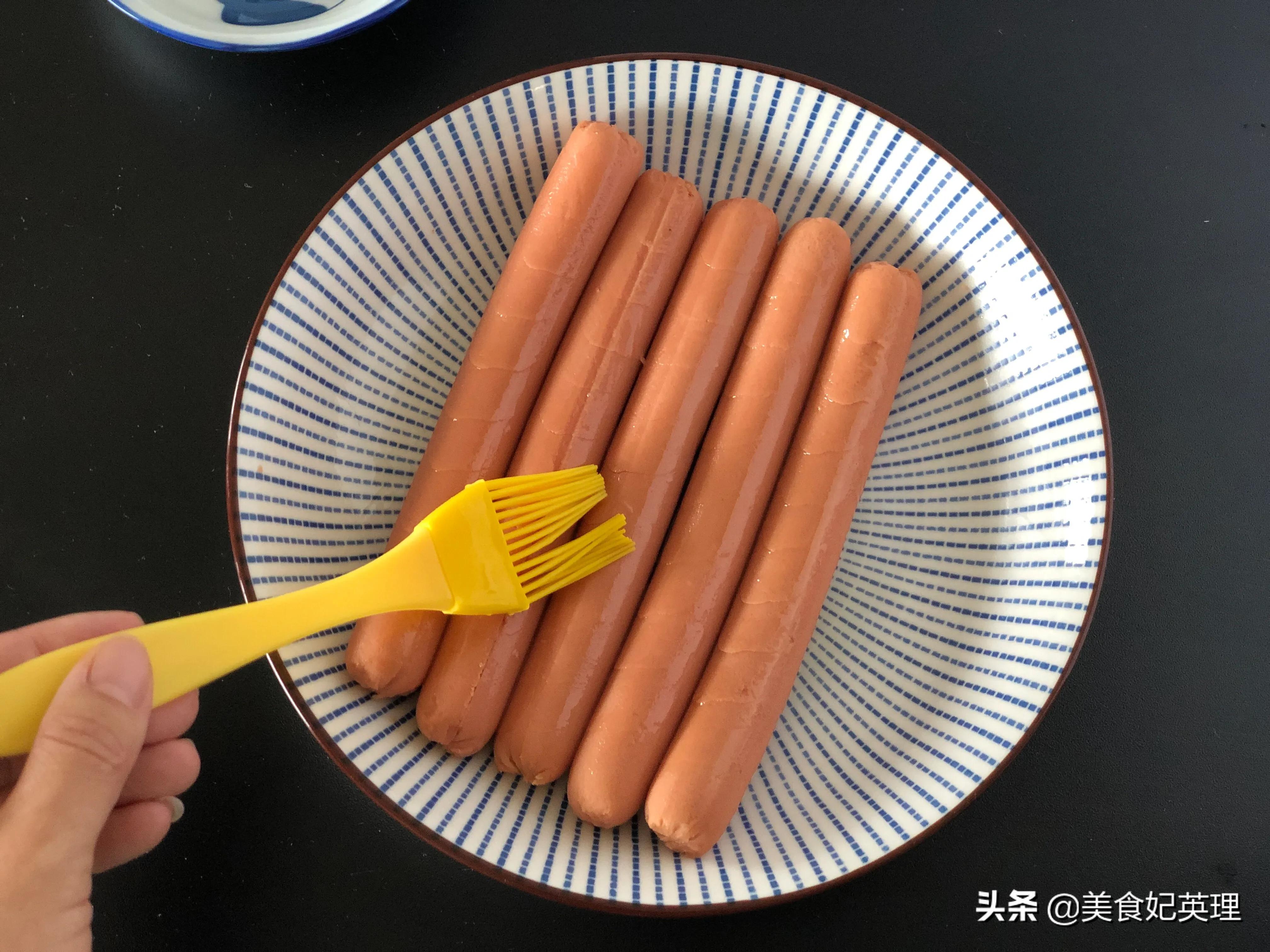 火腿肠简单加工，秒变大排档明星！外脆里香巨好吃！还原儿时味道