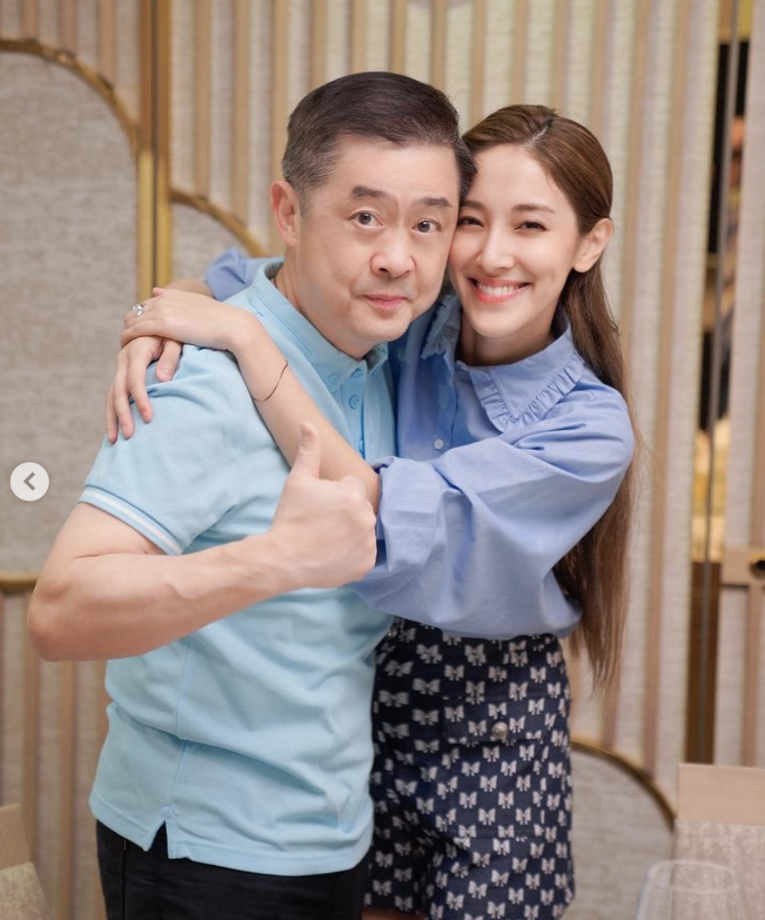 陈凯琳晒照为爸爸和老公庆生，52岁郑嘉颖帅气出镜，儿子萌态十足
