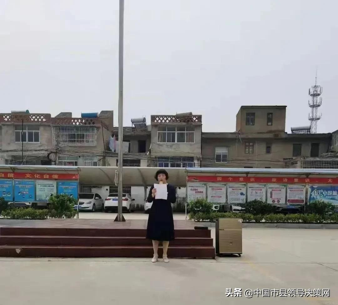 江苏响水县七套中学举行新团员入团仪式