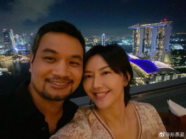 孫燕姿與老公貼頭合照慶結婚十週年，罕曬一家四口全家福超溫馨