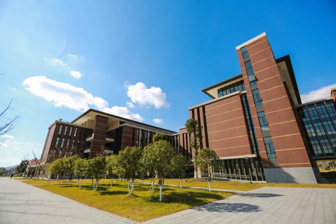 媒体报道丨温州肯恩大学：“建”证中西方文化的融合