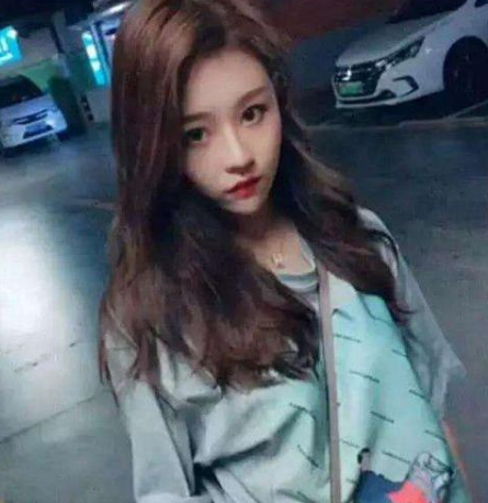 某音“女乞丐”火了，颜值一流家里却破烂不堪，网友：我养你啊
