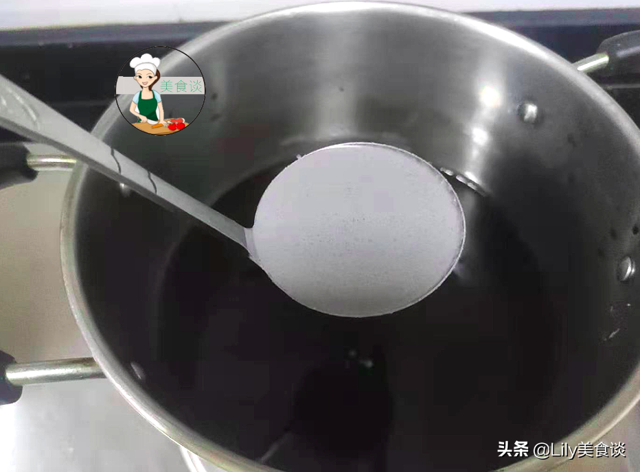 夏天，这蒸糕常做给家人吃，一拌一蒸，爽滑筋道香甜，营养不上火