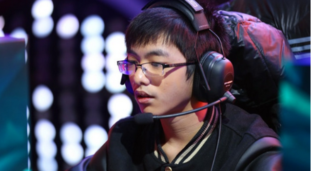 EDG force overcomes FPX, viper " fly on hot search " , laugh: Niu Baoyou is short board