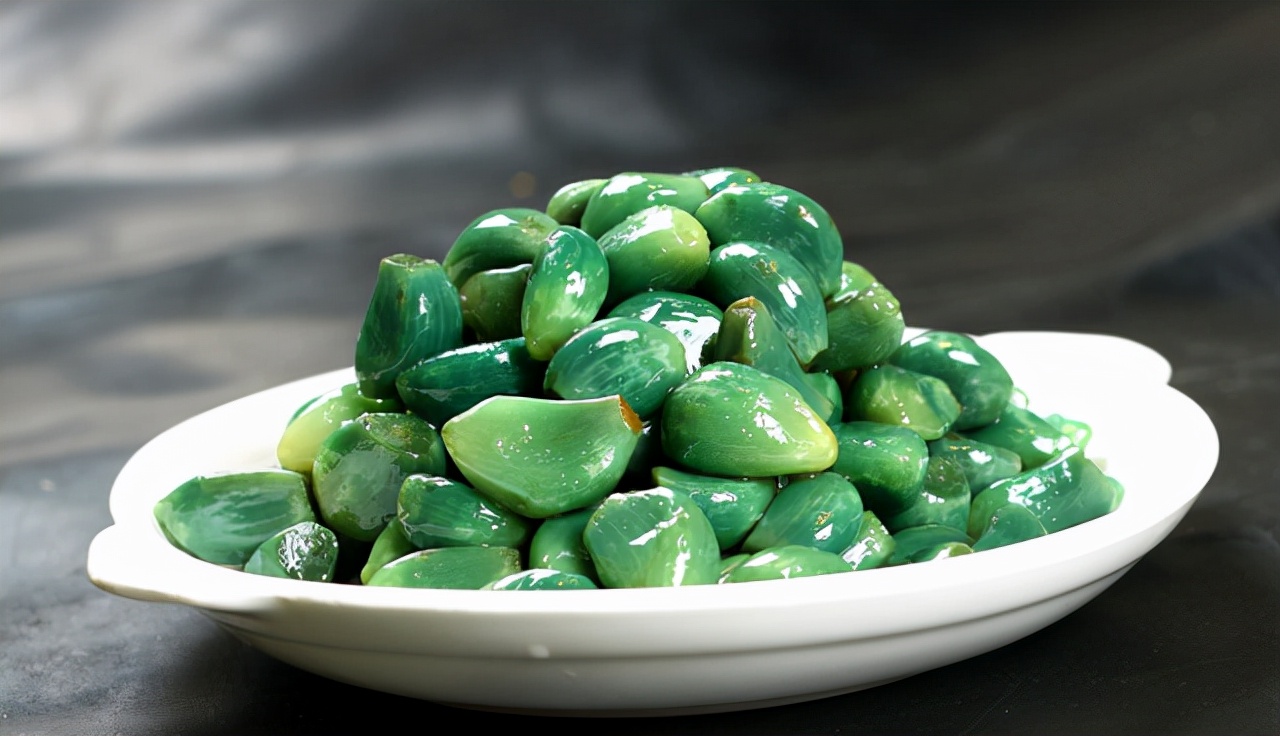 For pickled laba garlic, it is wrong to add only vinegar. Adding these two more seasonings makes