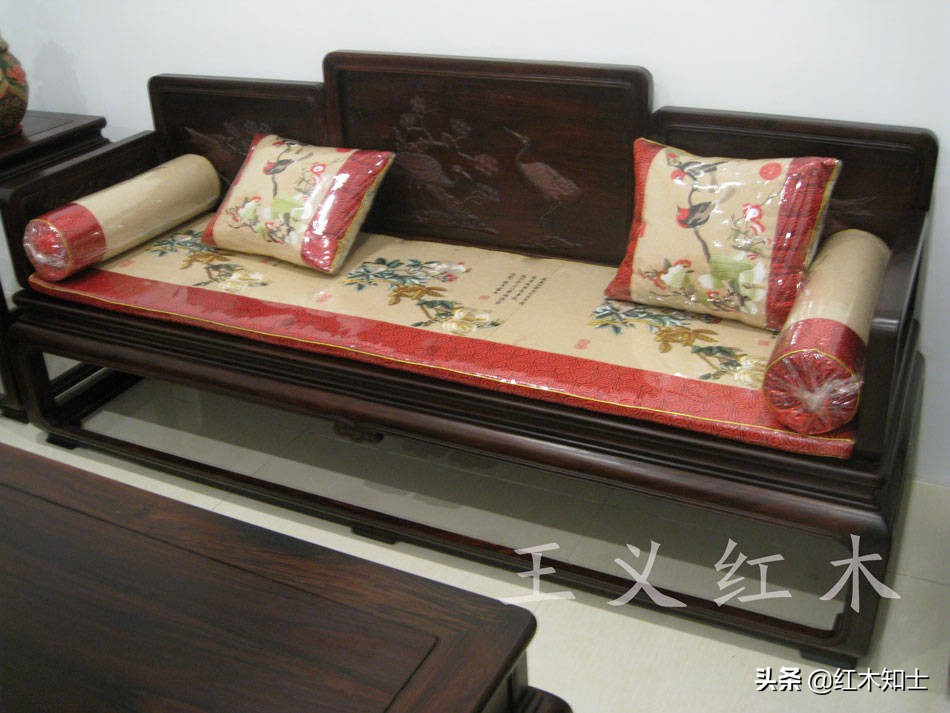 Red rosewood furniture, why is it expensive?There are tens of thousands
