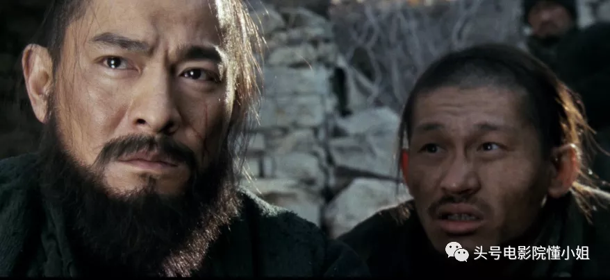 《悬崖之上》这反派圈粉!承包全片笑点,演戏最惨时身上仅4毛钱