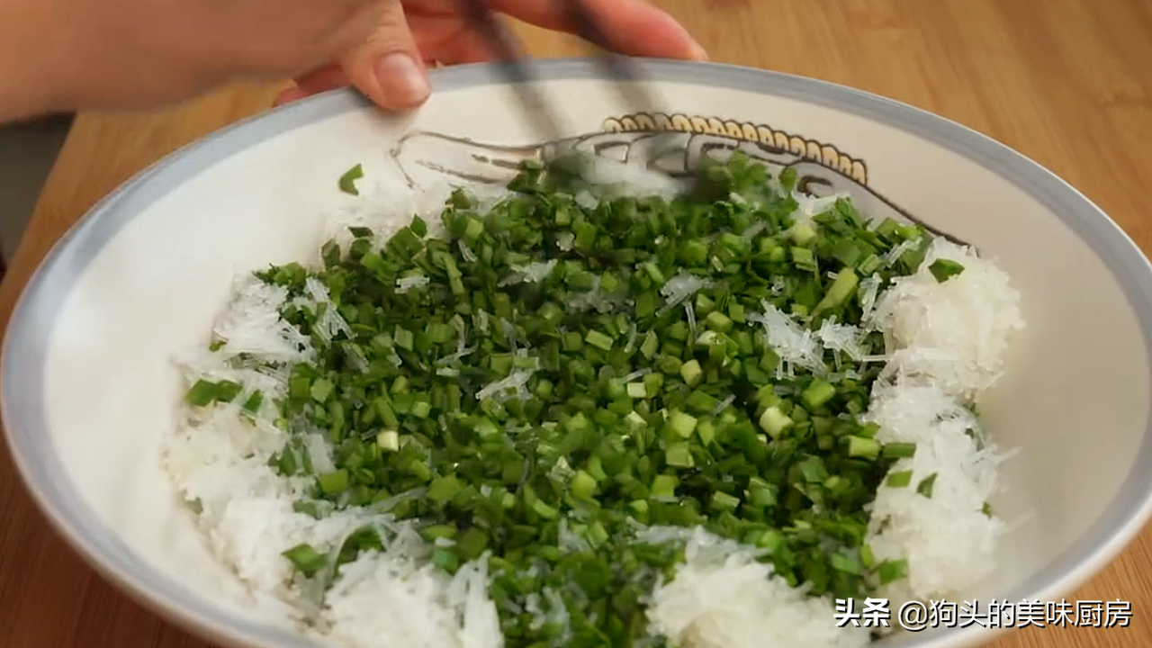 15分鐘教你做懶人炸春捲，不和麵不餳面，酥脆鮮美，好吃不油膩