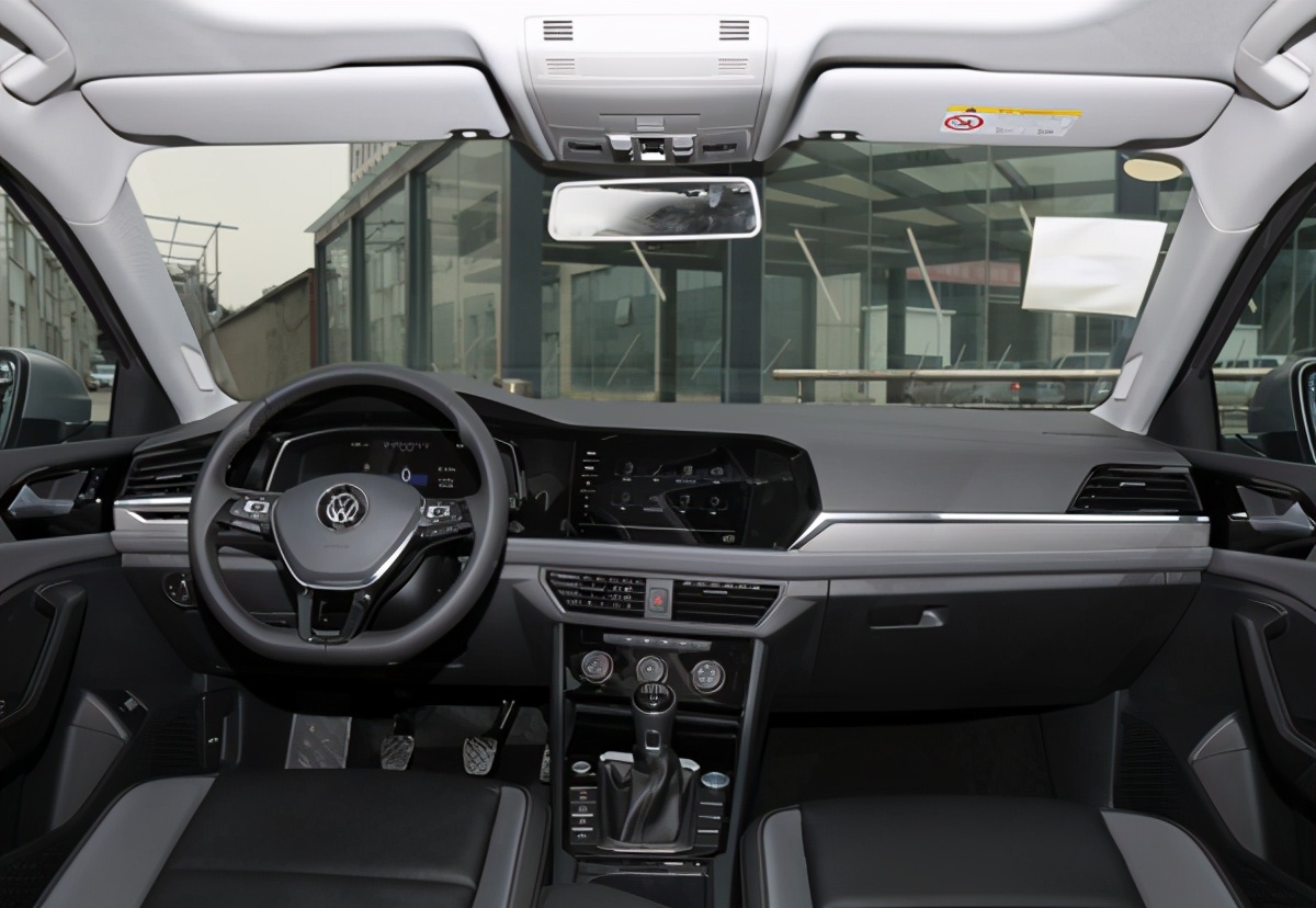 大众速腾，轴距2731mm，A+级家用轿车，15万你会选么