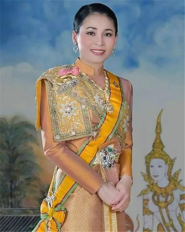 “泰国王后”苏提达：看似与世无争，却能牵制诗妮娜的封后之路