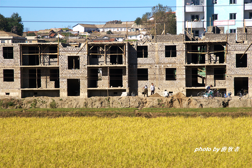 实拍朝鲜人的工作场面，不紧不慢，更像是在享受劳动的过程