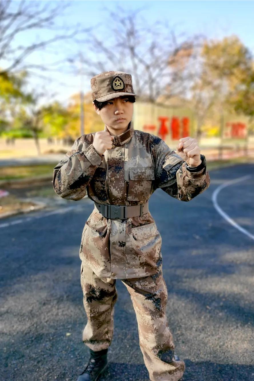 女兵入伍前后变化太大！网友：不一样的美，限