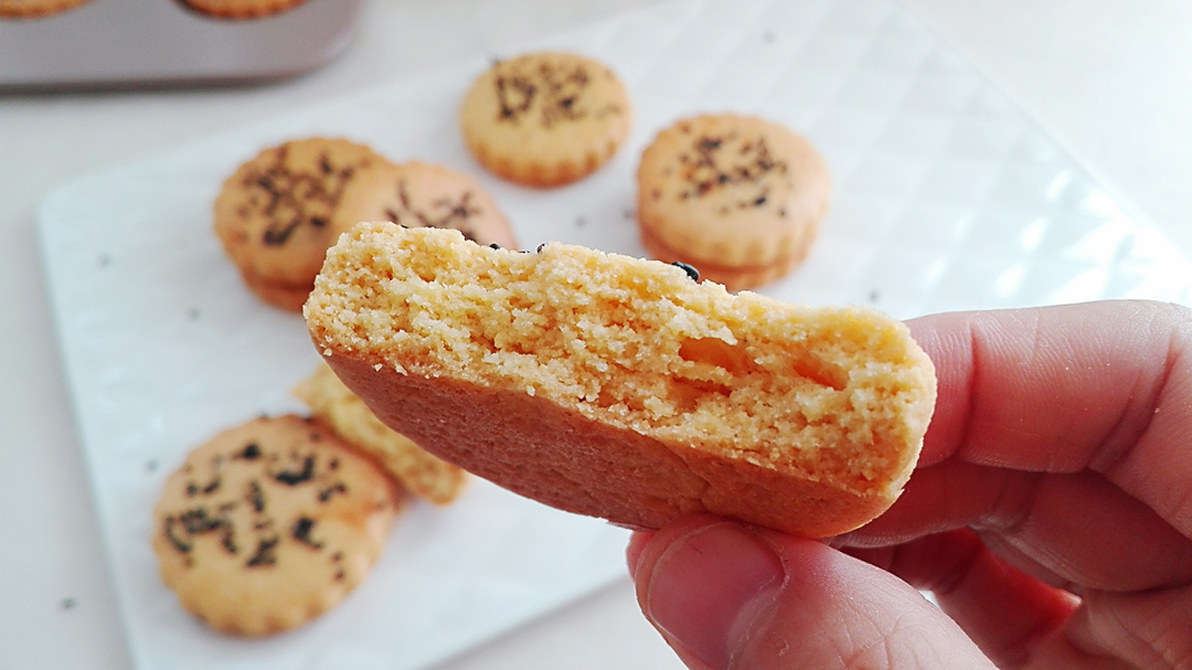 用玉米麵做出來的酥餅，太香了，不愛吃粗糧的孩子都愛吃，別錯過