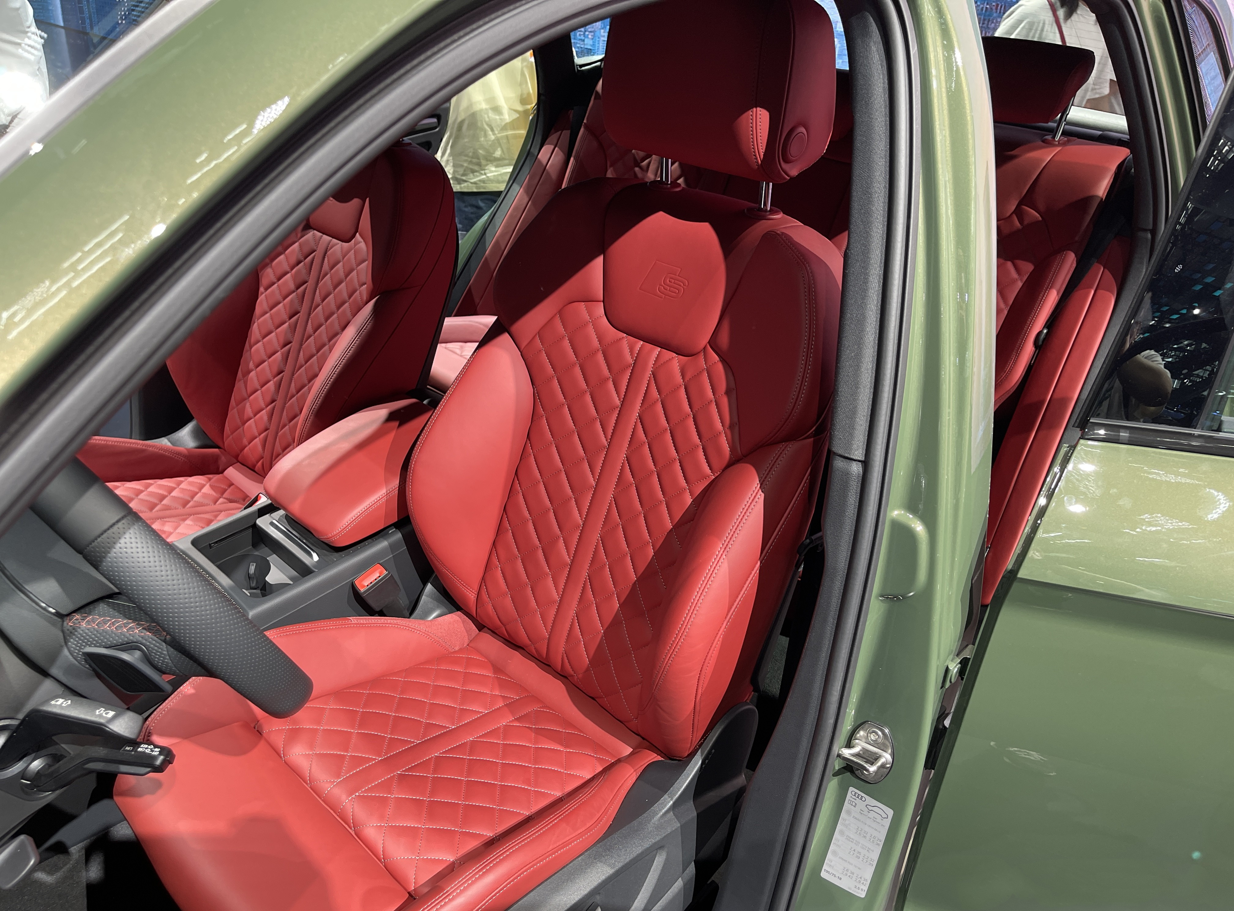 正宗quattro全时四驱+3.0T动力,新款奥迪SQ5上市,售63.28万元